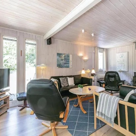 Tatil Evi Three-bedroom Holiday In Neksø