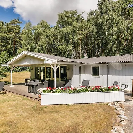 Three-bedroom Holiday In Neksø